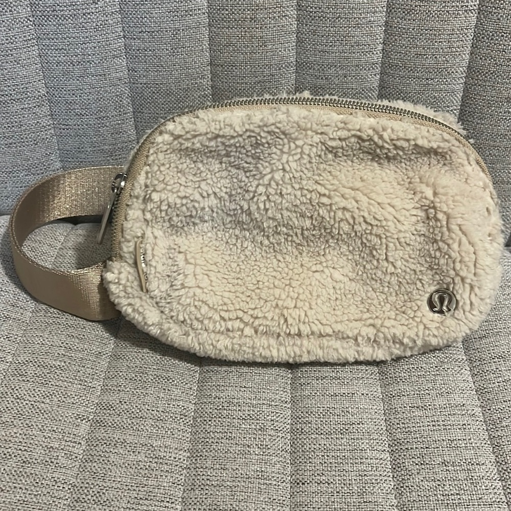Lululemon Everywhere Belt Bag Fleece (winter 2022-23)
